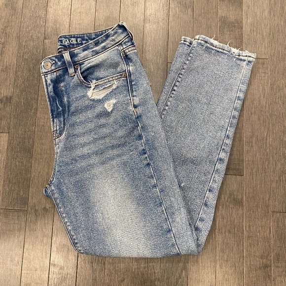American Eagle High Rise Mom Jeans - Picture 2 of 10